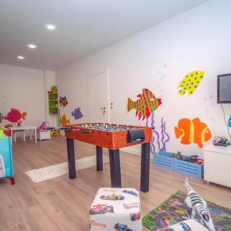 Sleeps 12 With Pool Air Con And Wifi 别墅 Duće