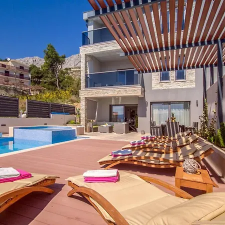 Sleeps 12 With Pool Air Con And Wifi * Duće