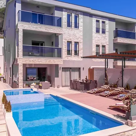 Sleeps 12 With Pool Air Con And Wifi * Duće