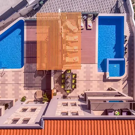 Sleeps 12 With Pool Air Con And Wifi Duće