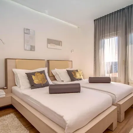 Sleeps 12 With Pool Air Con And Wifi 别墅 Duće