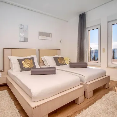 别墅 Sleeps 12 With Pool Air Con And Wifi Duće
